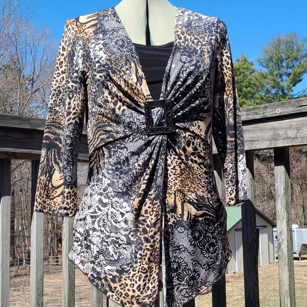 Women's Leppard  print top Sz Medium